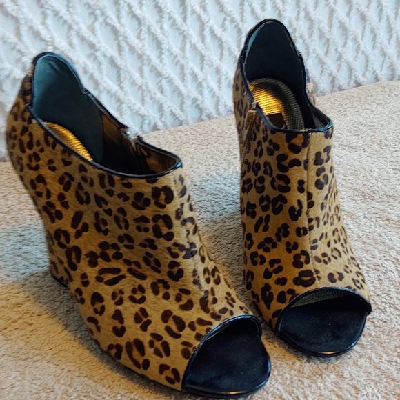 NWOT Faux Calf Hair Wedge Peep Toe Bootie, Leopard Print - Picture 5 of 9